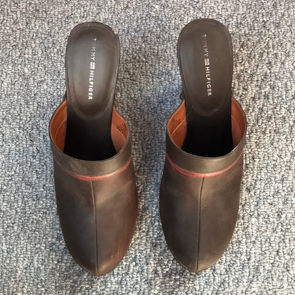 Tommy Hilfiger Shoe. Size 8.5